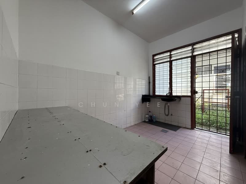 Rumah Teres 2 Tingkat untuk Dijual di Saujana Puchong (Puchong) - Chun Yee - Kitchen - PropertyGuru.com.my