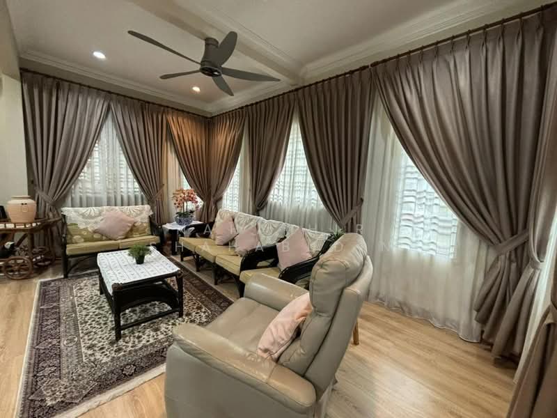 Rumah Banglo untuk Dijual di Taman Puncak Perdana (Shah Alam) - Nahathir Shahabudin - Living Room - PropertyGuru.com.my