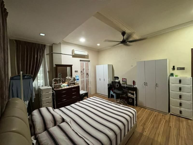 Rumah Banglo untuk Dijual di Taman Puncak Perdana (Shah Alam) - Nahathir Shahabudin - Bedroom - PropertyGuru.com.my