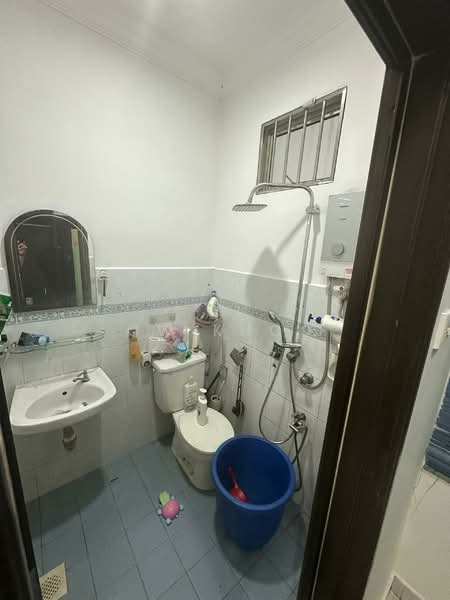 Rumah Teres 1 Tingkat untuk Dijual di Taman Puteri Wangsa (Ulu Tiram) - CW Khoo - Bathroom - PropertyGuru.com.my