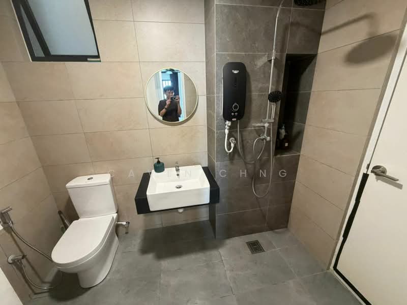 Servis Apartment untuk Disewa di AraTre' Residences - Caven Chng - Bathroom - PropertyGuru.com.my