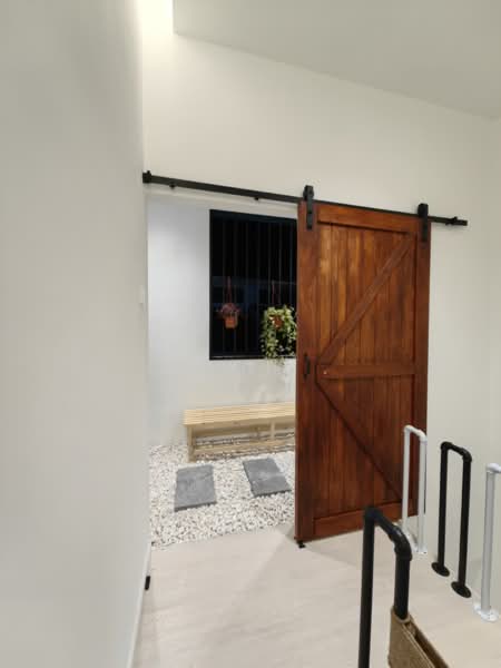 Rumah Teres 1 Tingkat untuk Dijual di Taman Seaview (Melaka City) - Woon . - Entrance - PropertyGuru.com.my