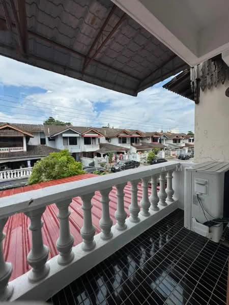 Rumah Teres 2 Tingkat untuk Dijual di Taman Daya (Johor Bahru) - Kelly Chiam - Balcony - PropertyGuru.com.my