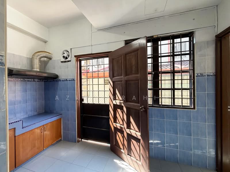 2-storey Terraced House for Sale in Taman Wangsa Melawati (Setapak) - Azli Ibrahim - Kitchen - PropertyGuru.com.my