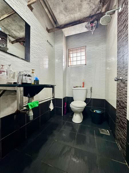 Apartment for Sale at Pangsapuri Mawar Sari - Amzar Faiz - Bathroom - PropertyGuru.com.my