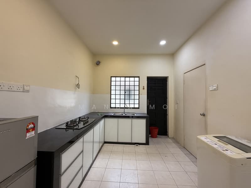 Rumah Teres 2 Tingkat untuk Disewa di Taman Mount Austin (Tebrau) - Amanda Moi - Kitchen - PropertyGuru.com.my