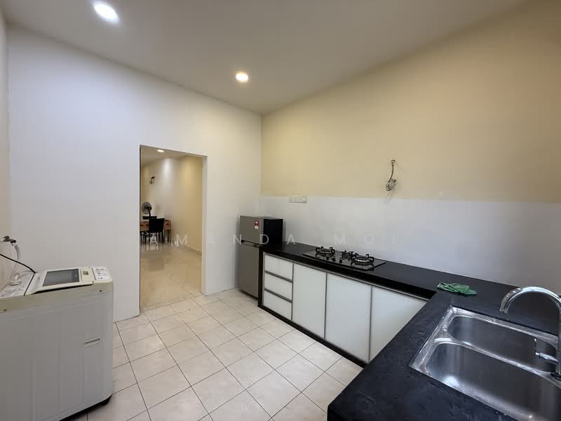 Rumah Teres 2 Tingkat untuk Disewa di Taman Mount Austin (Tebrau) - Amanda Moi - Kitchen - PropertyGuru.com.my