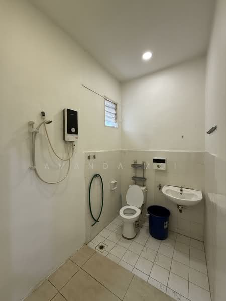Rumah Teres 2 Tingkat untuk Disewa di Taman Mount Austin (Tebrau) - Amanda Moi - Bathroom - PropertyGuru.com.my