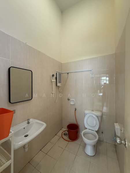 Rumah Teres 2 Tingkat untuk Disewa di Taman Mount Austin (Tebrau) - Amanda Moi - Bathroom - PropertyGuru.com.my