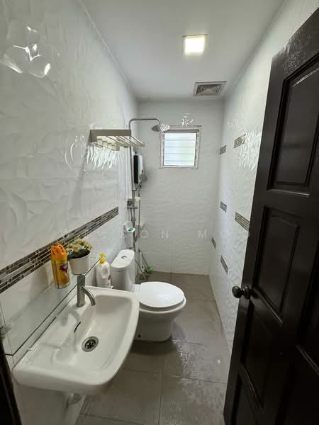 2.5-storey Terraced House for Sale in Taman Indah Gemilang 1 (Batu Caves) - Welson Moo - Bathroom - PropertyGuru.com.my