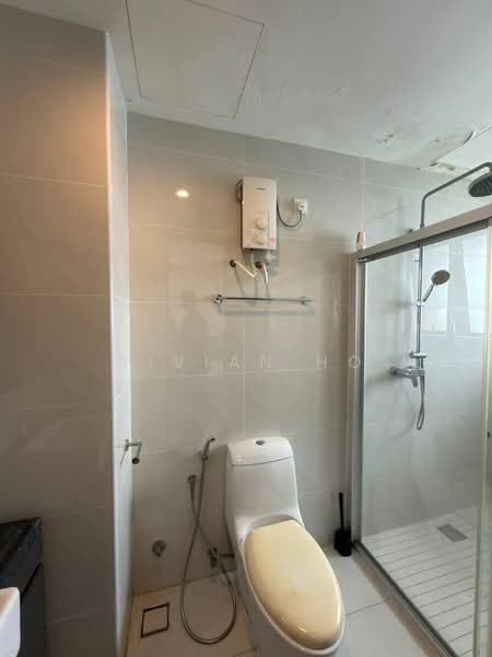 Condominium for Rent at Amberside @ Country Garden Danga Bay - Vivian Ho - Bathroom - PropertyGuru.com.my