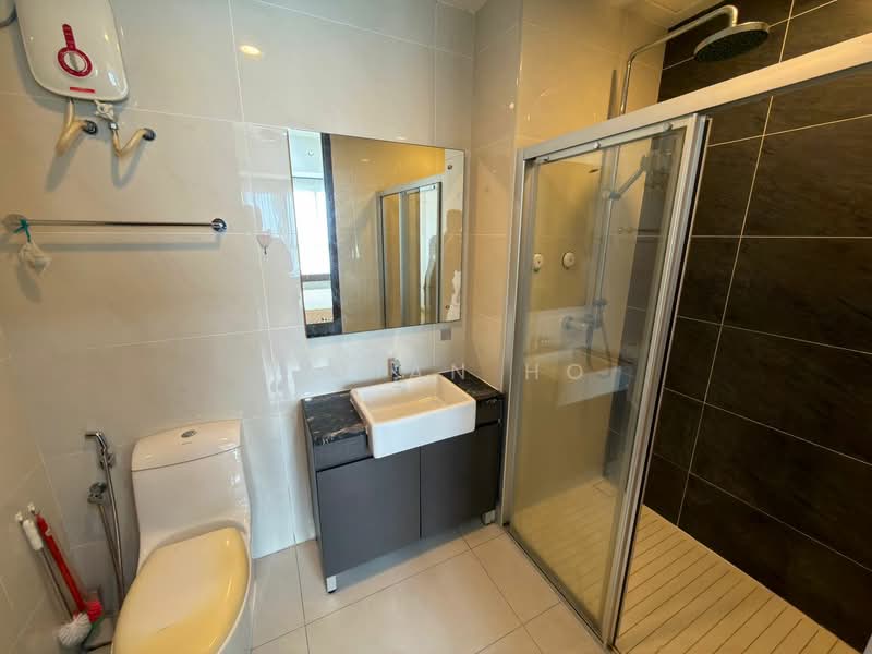 Condominium for Rent at Amberside @ Country Garden Danga Bay - Vivian Ho - Bathroom - PropertyGuru.com.my
