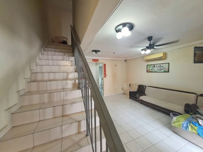 2-storey Terraced House for Sale in TAMAN PUCHONG UTAMA (Puchong) - Jason Tan - Living Room - PropertyGuru.com.my