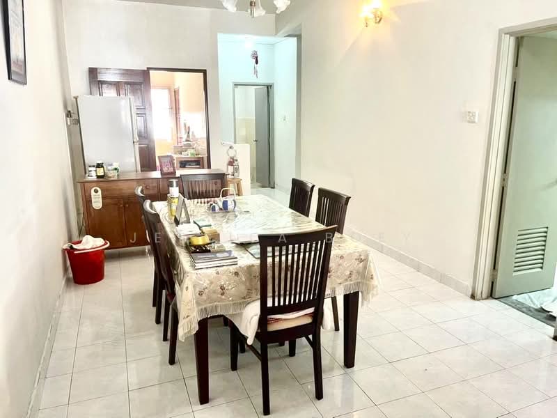 1.5-storey Terraced House for Sale in Taman Pelangi Indah (Ulu Tiram) - Jessica Boey - Dining Room - PropertyGuru.com.my