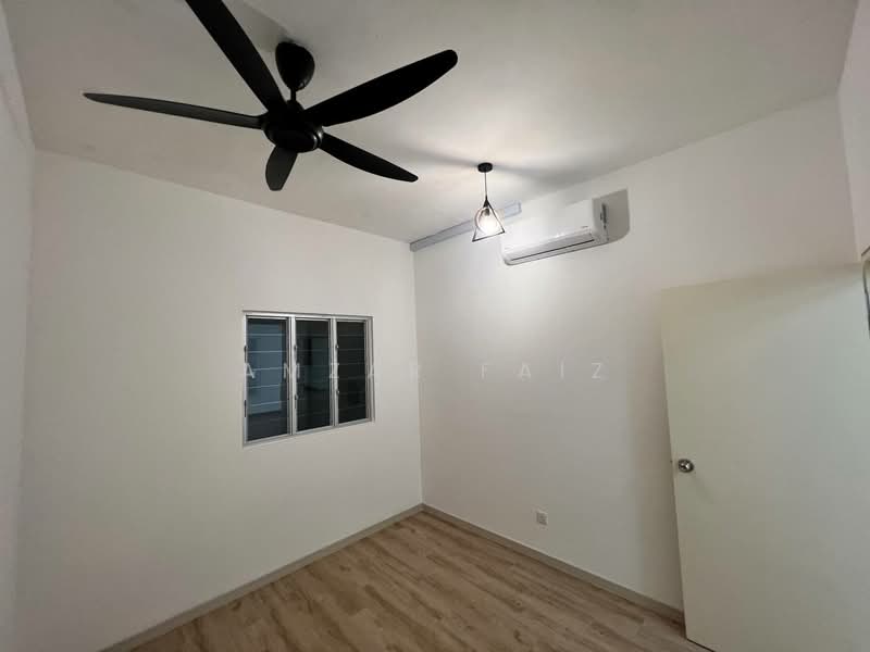 Condominium for Sale at Lakefront Homes - Amzar Faiz - Bedroom - PropertyGuru.com.my