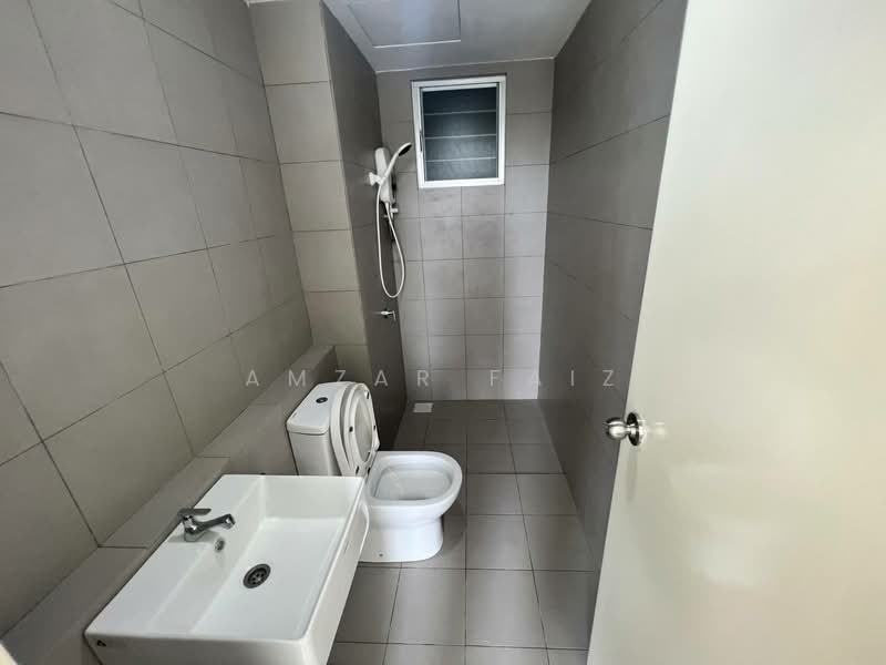 Condominium for Sale at Lakefront Homes - Amzar Faiz - Bathroom - PropertyGuru.com.my