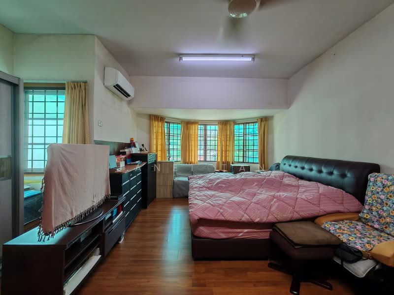 2-storey Terraced House for Sale in SS18 (Subang Jaya) - Janet Tan - Master Bedroom - PropertyGuru.com.my