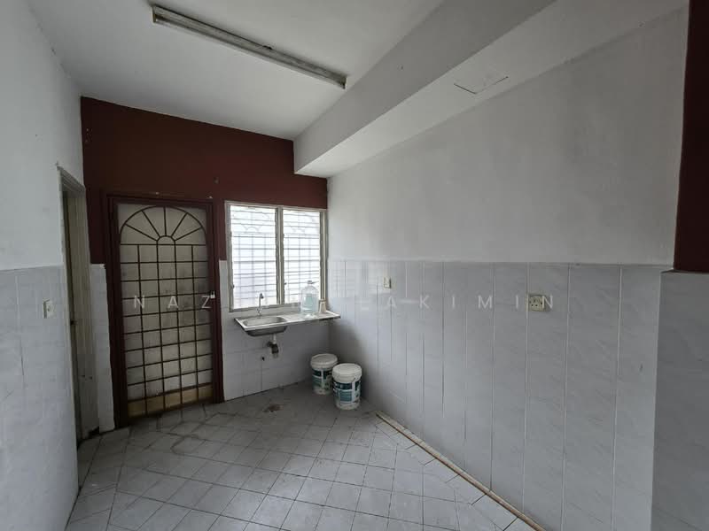 2-storey Terraced House for Sale in Bandar Tasik Puteri (Rawang) - Nazrin Hakimin - Kitchen - PropertyGuru.com.my