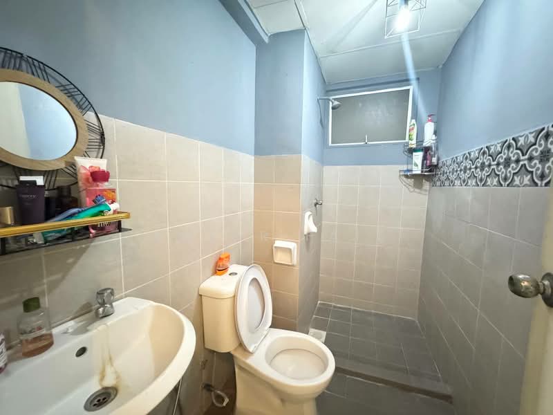 Kondominium untuk Dijual di Anggun Puri - Amzar Faiz - Bathroom - PropertyGuru.com.my