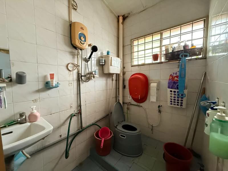 Rumah Teres 1 Tingkat untuk Dijual di Taman Puteri Wangsa (Ulu Tiram) - Lui Lui - Bathroom - PropertyGuru.com.my