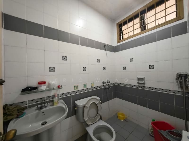 Rumah Teres 2 Tingkat untuk Disewa di Taman Suria (Johor Bahru) - Eric Wong - Bathroom - PropertyGuru.com.my