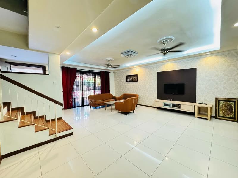 2-storey Terraced House for Sale in Cahaya Spk (Shah Alam) - Azim Othman - Living Room - PropertyGuru.com.my