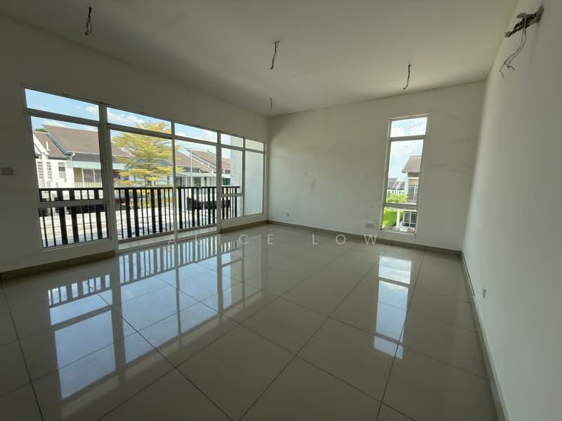 Semi-Detached House for Sale in Rawang (Selangor) - Alice Low - Balcony - PropertyGuru.com.my