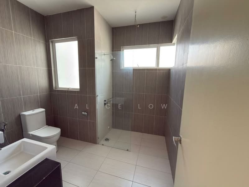 Semi-Detached House for Sale in Rawang (Selangor) - Alice Low - Bathroom - PropertyGuru.com.my