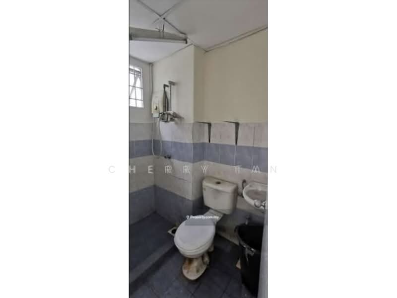 Apartment for Sale at Prima Tiara 1 - Cherry Tan - Bathroom - PropertyGuru.com.my