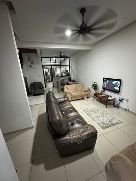 Rumah Teres 3 Tingkat untuk Dijual di Puchong (Selangor) - Johnson Khoo - Living Room - PropertyGuru.com.my