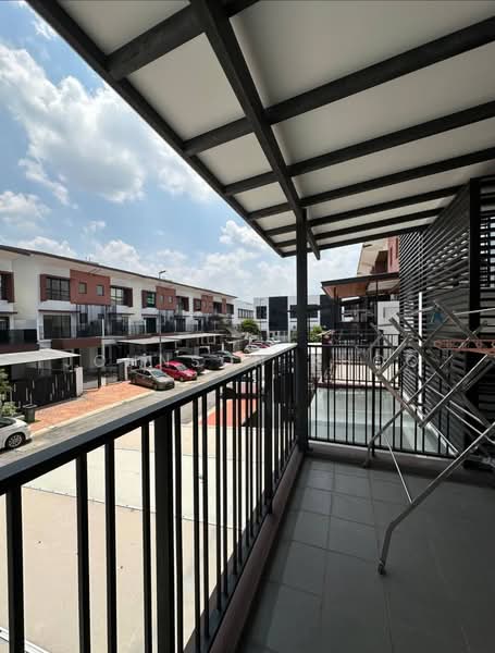 Rumah Teres 3 Tingkat untuk Dijual di Puchong (Selangor) - Johnson Khoo - Balcony - PropertyGuru.com.my