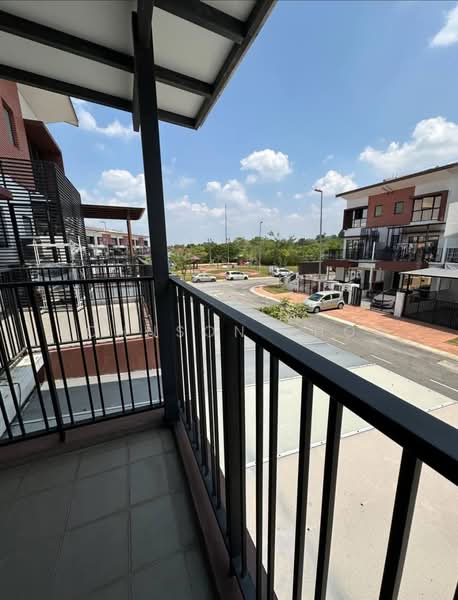 Rumah Teres 3 Tingkat untuk Dijual di Puchong (Selangor) - Johnson Khoo - Balcony - PropertyGuru.com.my