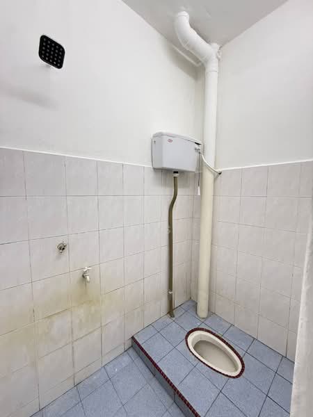 Rumah Teres 2 Tingkat untuk Dijual di Taman Intan Kluang (Kluang) - Marcus Tey - Bathroom - PropertyGuru.com.my