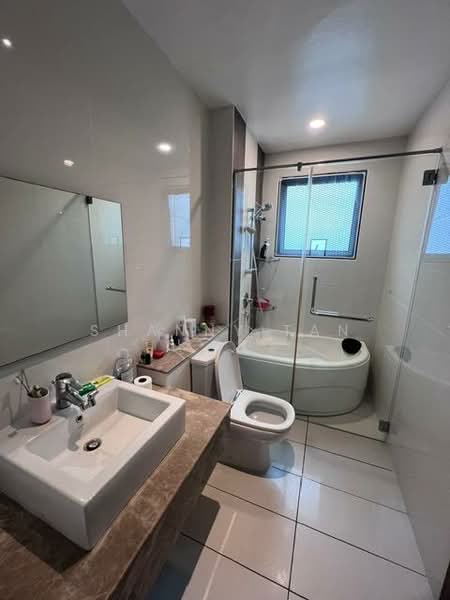 Rumah Teres 3 Tingkat untuk Dijual di Bandar Sungai Long (Selangor) - Shanny Tan - Bathroom - PropertyGuru.com.my