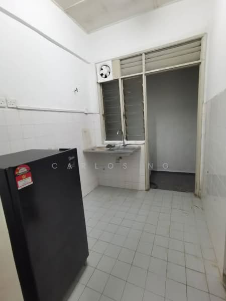 Apartment for Rent at Dahlia Apartment - Carlos Ng - Kitchen - PropertyGuru.com.my