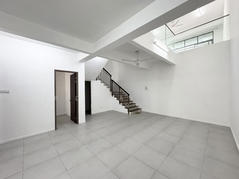 Rumah Teres 3 Tingkat untuk Dijual di Taman Juara Jaya (Cheras) - Fred Chai Meng Foong - Living Room - PropertyGuru.com.my