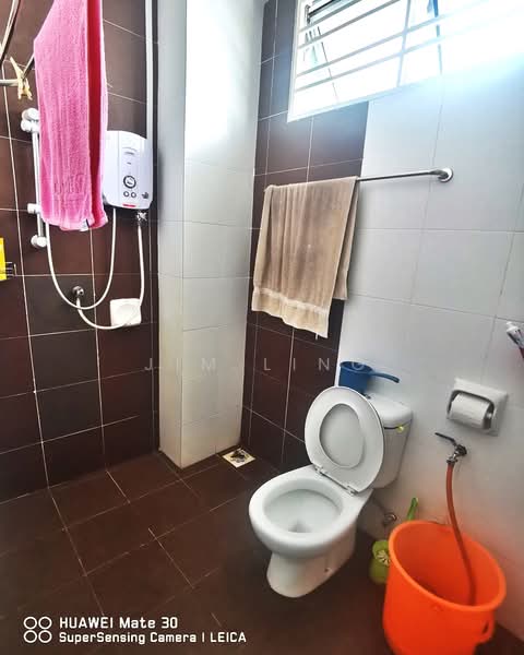 Cluster House for Sale in Bandar Saujana Putra (Tanjong Duabelas) - Jim Ling - Bathroom - PropertyGuru.com.my