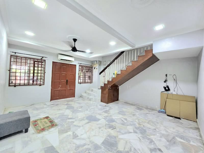 2-storey Terraced House for Sale in Taman Kosas (Ampang) - Azli Ibrahim - Living Room - PropertyGuru.com.my