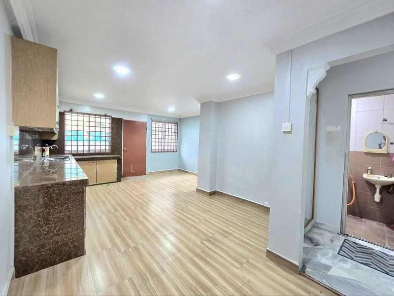 2-storey Terraced House for Sale in Taman Kosas (Ampang) - Azli Ibrahim - Kitchen - PropertyGuru.com.my