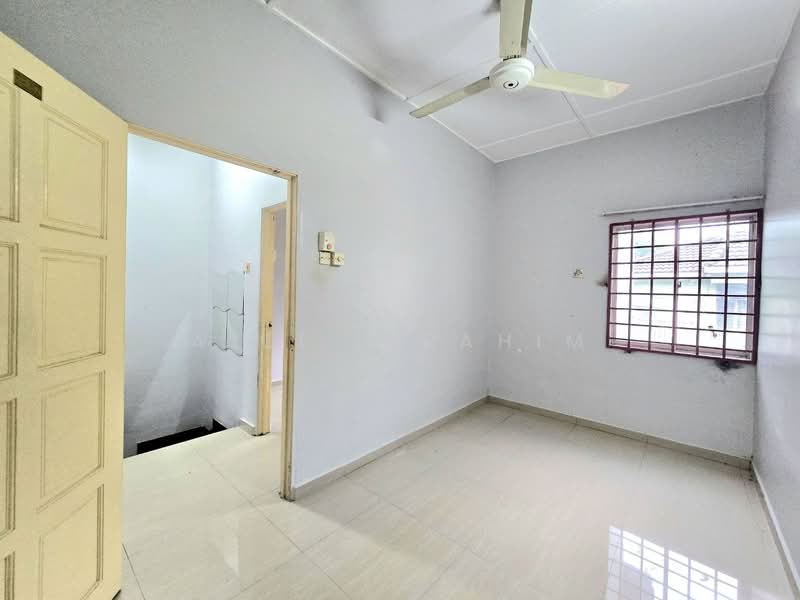 2-storey Terraced House for Sale in Taman Kosas (Ampang) - Azli Ibrahim - Interior - PropertyGuru.com.my