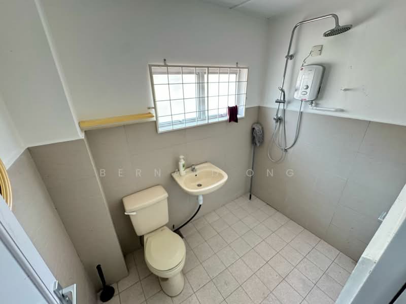 2-storey Terraced House for Sale in Taman Sri Hijau (Rawang) - Bernard Ong - Bathroom - PropertyGuru.com.my