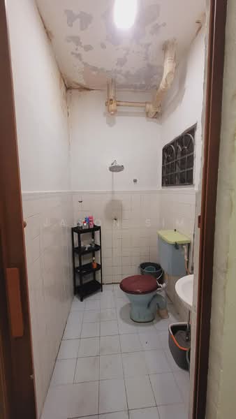 2-storey Terraced House for Sale in Taman Desa Cemerlang (Ulu Tiram) - Jason Sim - Bathroom - PropertyGuru.com.my