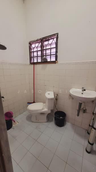 2-storey Terraced House for Sale in Taman Desa Cemerlang (Ulu Tiram) - Jason Sim - Bathroom - PropertyGuru.com.my
