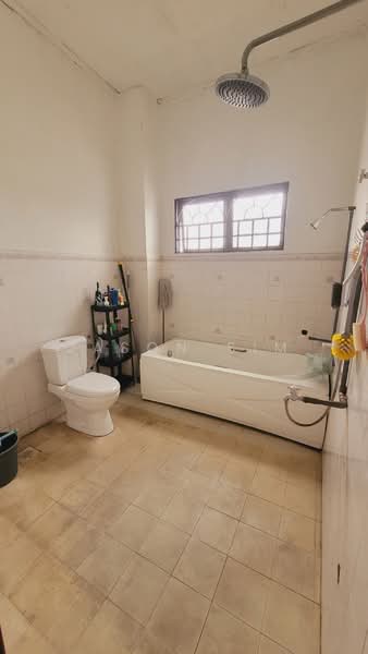 2-storey Terraced House for Sale in Taman Desa Cemerlang (Ulu Tiram) - Jason Sim - Bathroom - PropertyGuru.com.my