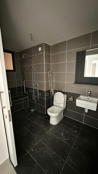 Service Residence for Sale at D'Clover Residences - Olivia Hoh - Elderly friendly bathroom - PropertyGuru.com.my