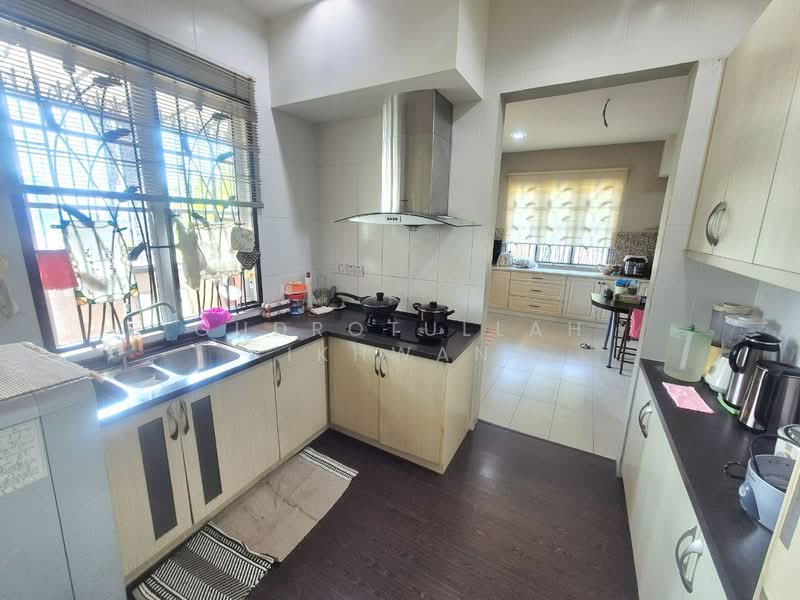 Semi-Detached House for Sale in Bandar Tun Hussein Onn (Cheras) - Gudrotullah Ikhwan - Kitchen - PropertyGuru.com.my