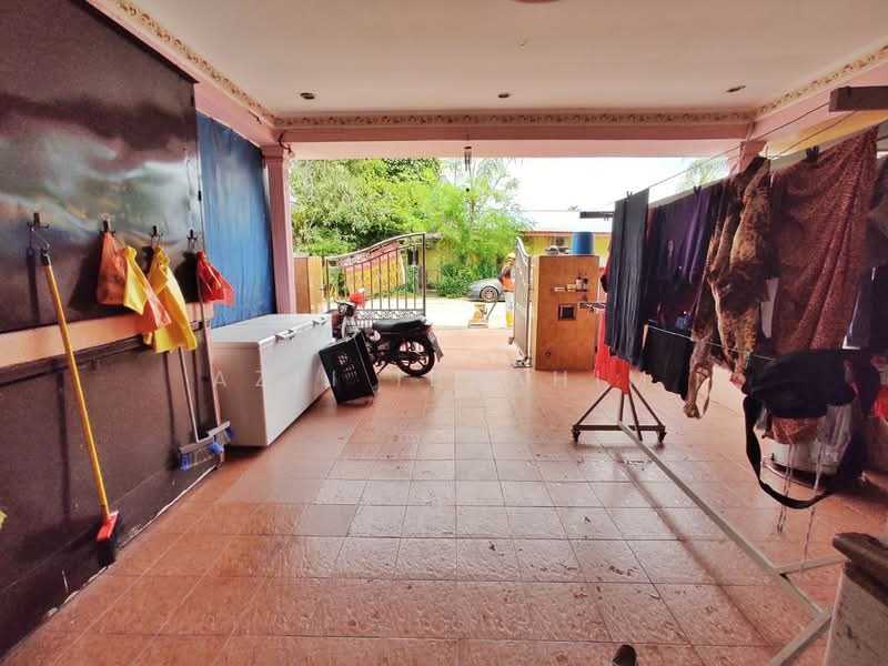 1-storey Terraced House for Sale in Taman Sri Serdang (Seri Kembangan) - Azli Ibrahim - Exterior - PropertyGuru.com.my