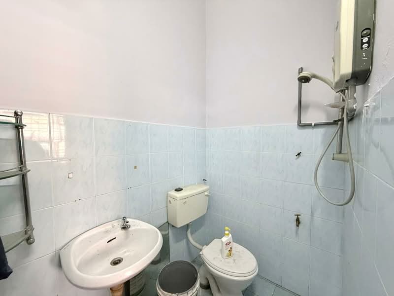 Rumah Teres 1 Tingkat untuk Disewa di Klang (Selangor) - Boey Chin - Bathroom - PropertyGuru.com.my