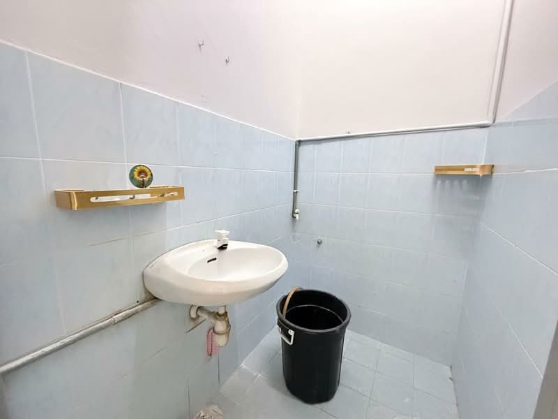 Rumah Teres 1 Tingkat untuk Disewa di Klang (Selangor) - Boey Chin - Bathroom - PropertyGuru.com.my