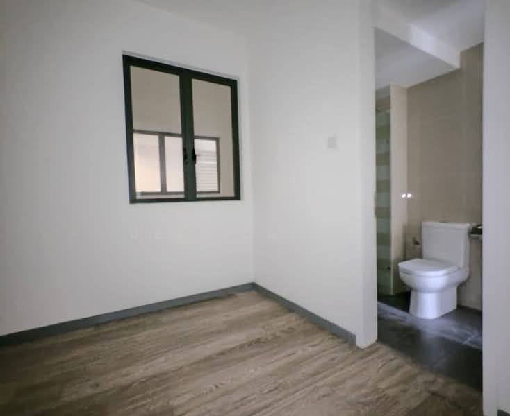 Service Residence for Sale at United Point (Residensi Berpadu) - Jessica Lim - Bathroom - PropertyGuru.com.my
